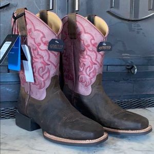Brand NEW leather cowboy boots!!